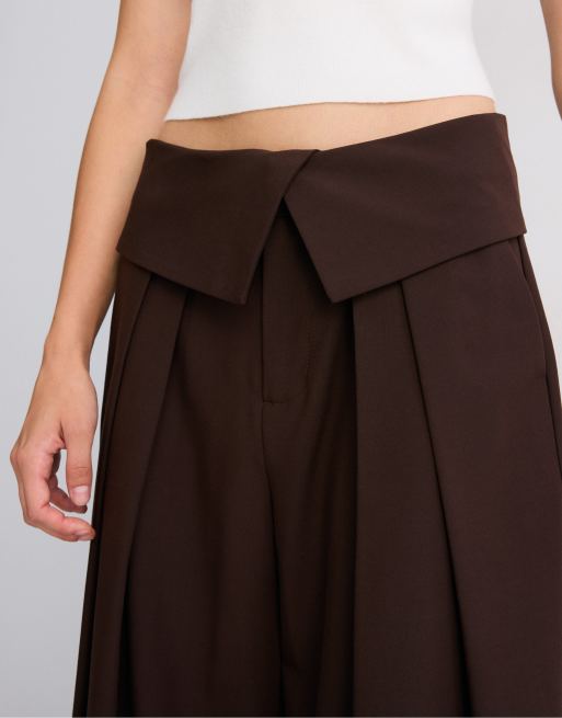 Stradivarius Smart trousers with turn-up waistband in brown, 4 of 7