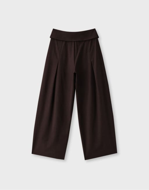 Stradivarius Smart trousers with turn-up waistband in brown, 7 of 7