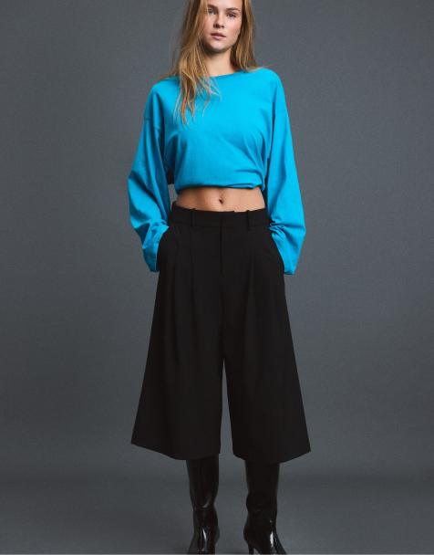 Stradivarius Smart wide-leg bermuda shorts with darts in black - view 1