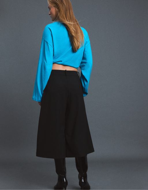 Stradivarius Smart wide-leg bermuda shorts with darts in black, 3 of 7