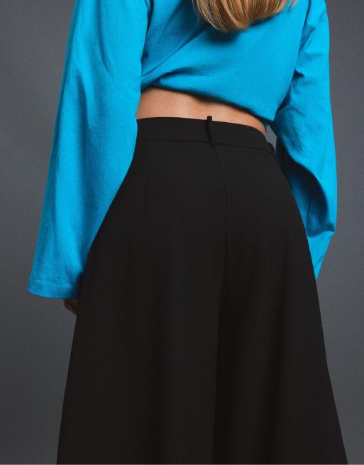 Stradivarius Smart wide-leg bermuda shorts with darts in black, 4 of 7