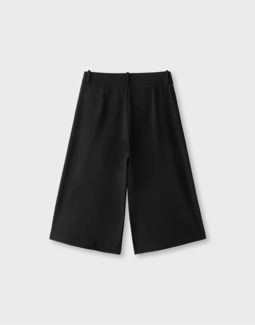 Stradivarius Smart wide-leg bermuda shorts with darts in black, 7 of 7