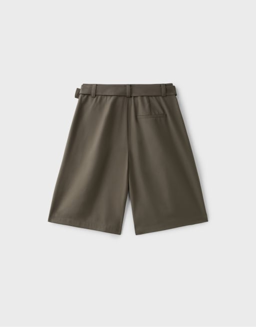 Stradivarius smarte Bermudashorts mit Gürtel-Detail in Braun, 7 von 7