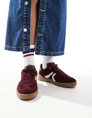 Stradivarius - Sneaker aus Leder in Burgunderrot mit Gummisohle