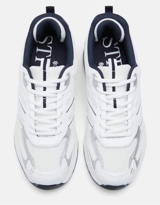 Stradivarius – Sneaker in Weiß mit Details, 3 von 6