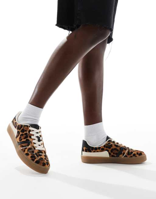 Stradivarius Sneaker mit Leopardenprint