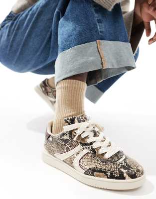 Stradivarius - Sneaker mit Schlangenmuster-Bunt