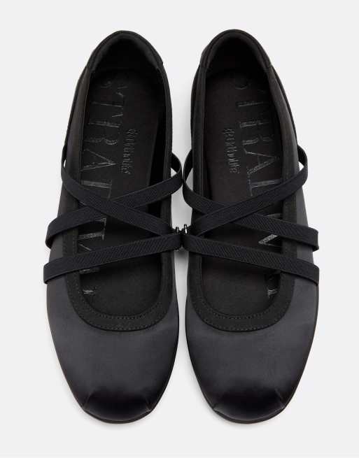Stradivarius sneakerinas med korsade remmar i svart, 2 av 4