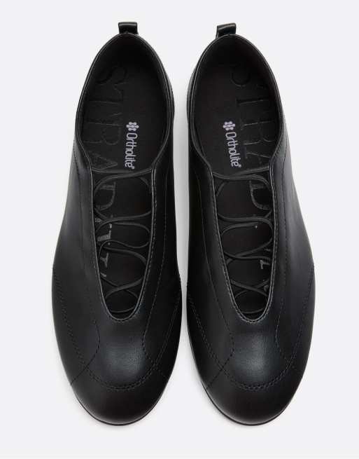 Stradivarius sneakerinas met elastische kruisbandjes in zwart, 3 van 5
