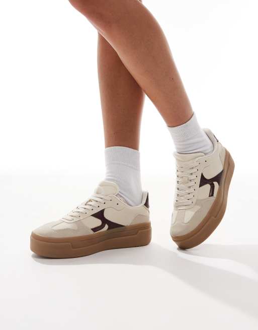 Stradivarius - Sneakers met plateauzool in ecru en bordeauxrood 
