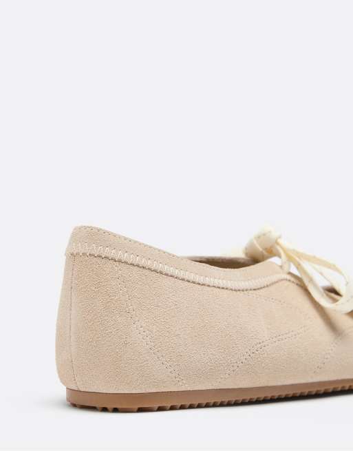 Stradivarius - Sneakers stile ballerine in pelle beige con fiocco, 5 di 5