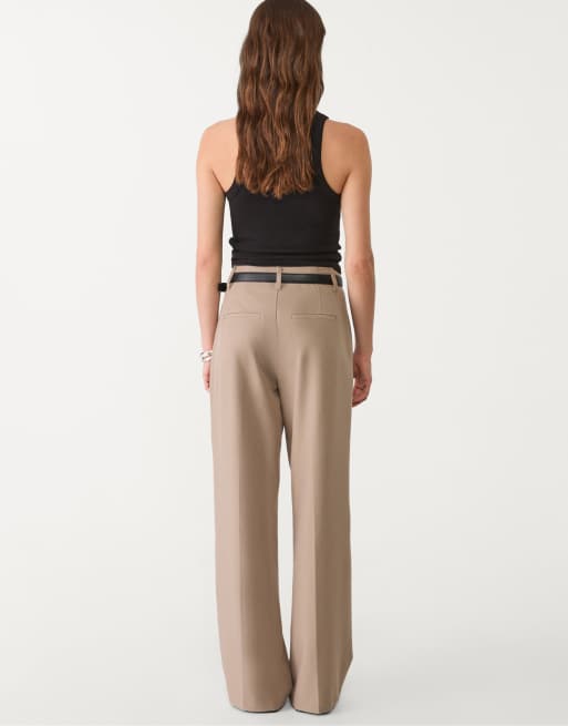 Stradivarius - Soepelvallende nette broek met rechte pijpen en riem in beige, 2 van 4
