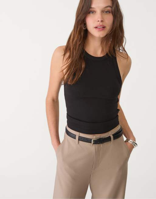 Stradivarius - Soepelvallende nette broek met rechte pijpen en riem in beige, 3 van 4