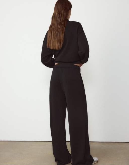 Stradivarius Soft-touch darted trousers in black, 3 of 4