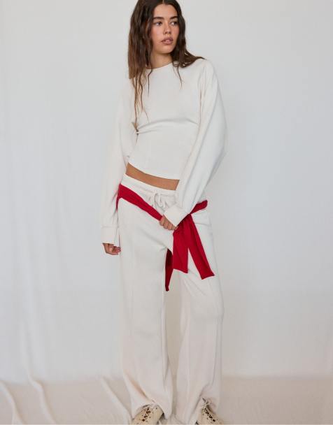 Stradivarius Soft-touch fitted waist sweatshirt in vanilla - view 1