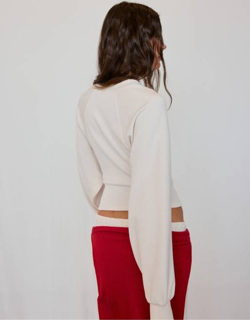 Stradivarius Soft-touch fitted waist sweatshirt in vanilla, 3 of 7