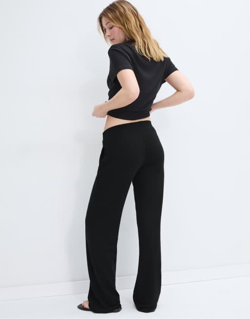 Stradivarius Soft-touch formal joggers in black, 3 of 4