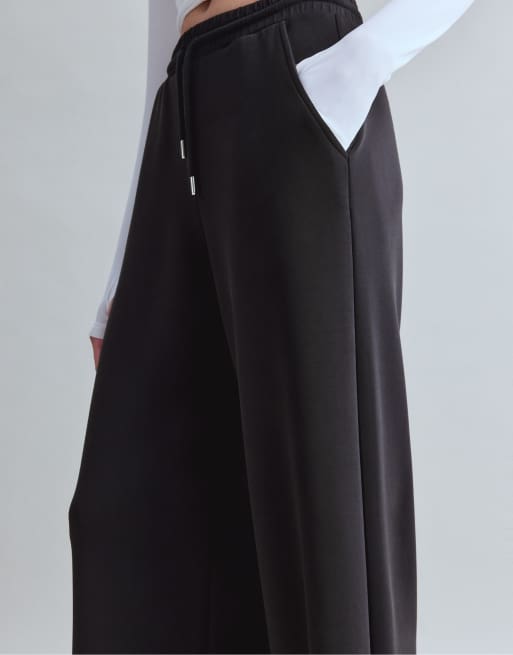 Stradivarius soft touch palazzo trousers in black, 4 of 7