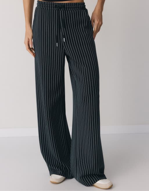 Stradivarius Soft-touch palazzo trousers in dark grey, 2 of 7