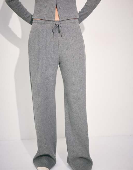 Stradivarius Soft-touch ribbed trousers in dark grey, 2 of 7