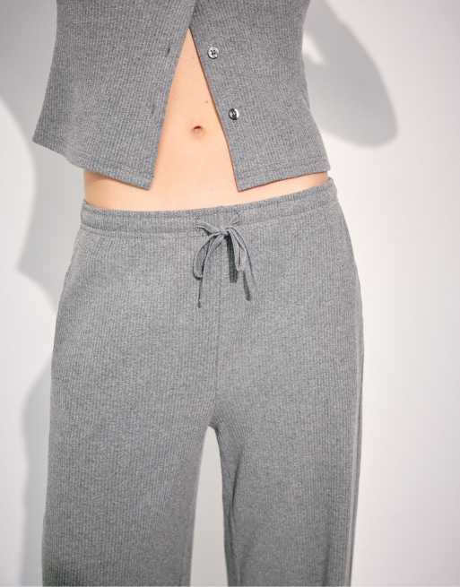 Stradivarius Soft-touch ribbed trousers in dark grey, 4 of 7