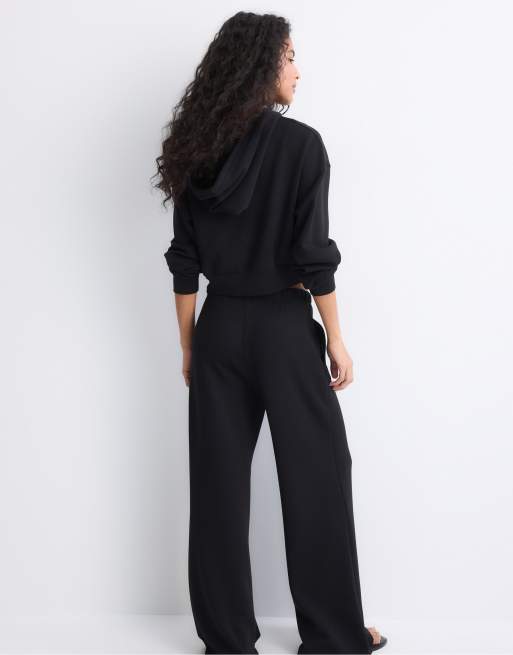 Stradivarius Soft-touch wide-leg jogger trousers with front seam detail in black, 3 of 7