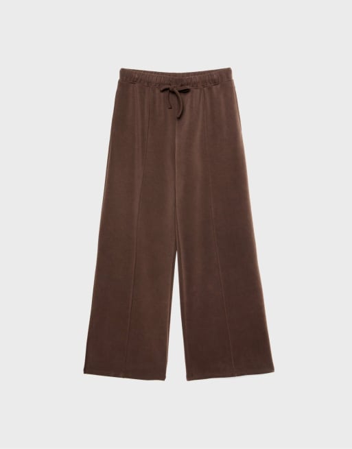 Stradivarius Soft-touch wide-leg jogger trousers with front seam detail in brown, 6 of 7
