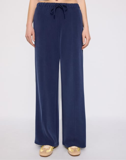 Stradivarius Soft-touch wide-leg jogger trousers with front seam detail in navy blue, 2 of 7