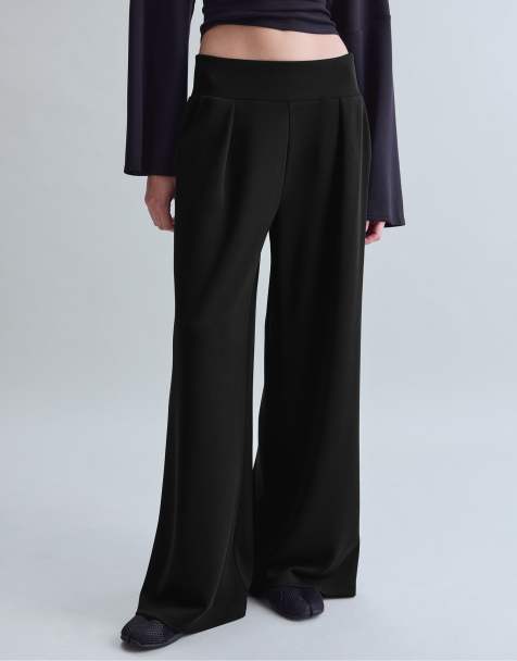 Stradivarius Soft-touch wide-leg trousers with darts in black - view 1
