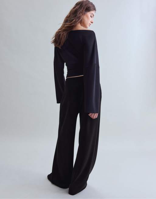 Stradivarius Soft-touch wide-leg trousers with darts in black, 3 of 7
