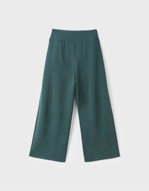 Stradivarius Soft-touch wide-leg trousers with darts in khaki, 7 of 7