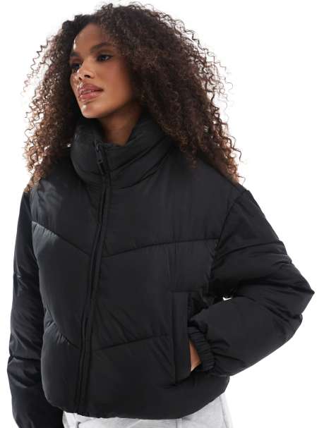 Stradivarius - Sort cropped dynefrakke - view 1
