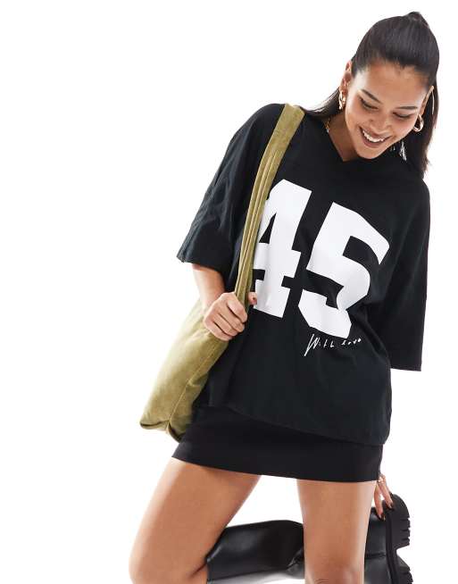 Stradivarius - Sort oversized T-shirt med V-hals og grafik