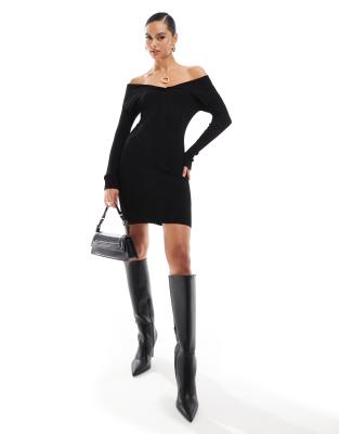 Stradivarius - Sort-strikket offshoulder-minikjole med knapper - view 1