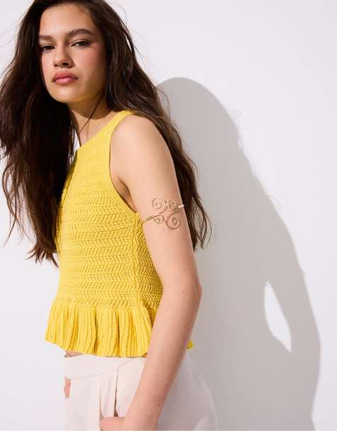 Stradivarius Spiral cuff in gold - view 1