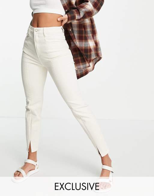 Stradivarius split front mom jeans with stretch in ecru | ASOS