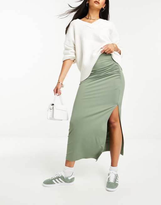 Stradivarius – Spódnica maxi z rozcięciem z boku w kolorze khaki