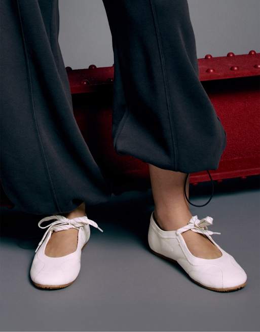 Stradivarius - Sportieve ballerina's met leereffect in wit, 3 van 7