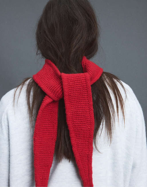 Stradivarius stickad trekantsscarf i rött, 2 av 4