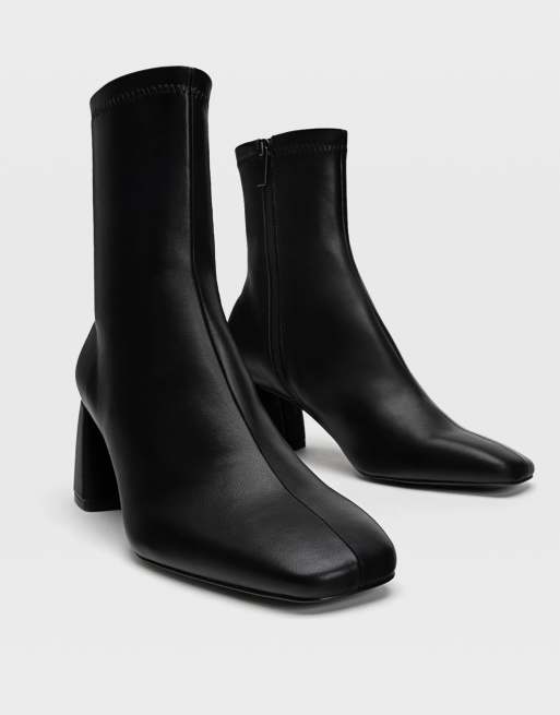 Stradivarius – Stiefel mit Ziernaht vorne und mittelhohem Absatz in Schwarz