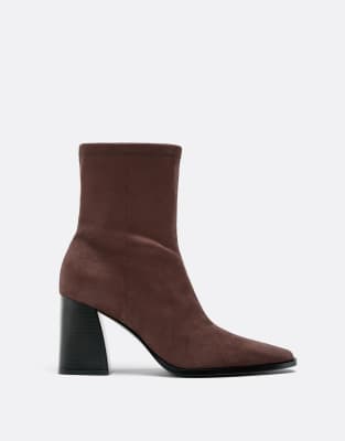 Stradivarius - Stiefeletten aus Wildlederimitat in Braun mit Blockabsatz-Brown