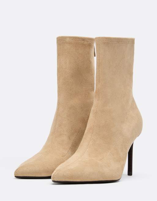 Stradivarius Stiefeletten mit Stilettoabsatz in Beige in Wildlederoptik, 4 von 6