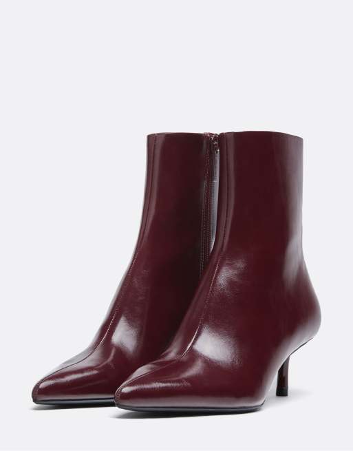 Stradivarius stivaletti effetto coccodrillo con tacco kitten bordeaux, 2 di 4