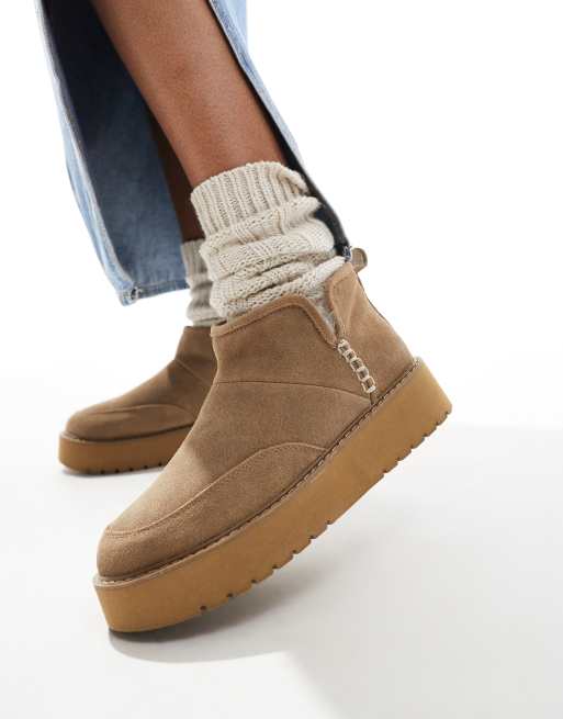 Stradivarius - Stivali soffici beige con suola platform