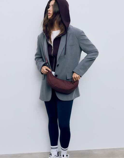Stradivarius - Stoffen maanvormige crossbody tas in bordeauxrood, 2 van 4