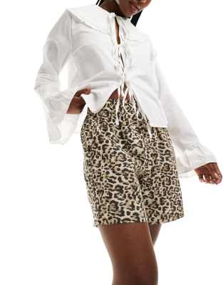 Stradivarius Str Boxy Shorts In Brown