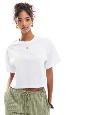 Stradivarius - STR - Cropped-T-Shirt in Weiß