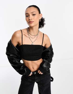 Stradivarius - STR - Elegantes Camisole in Schwarz mit Nadelstreifen