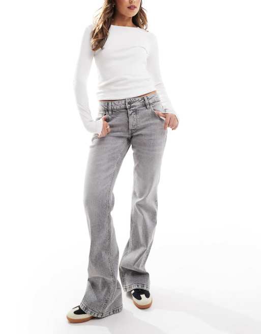 Stradivarius - STR - Flared jeans met lage taille in donkergrijs met wassing