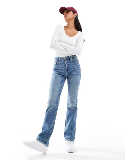 Stradivarius - STR - Jeans met stretch en rechte pijpen in medium blauw met wassing